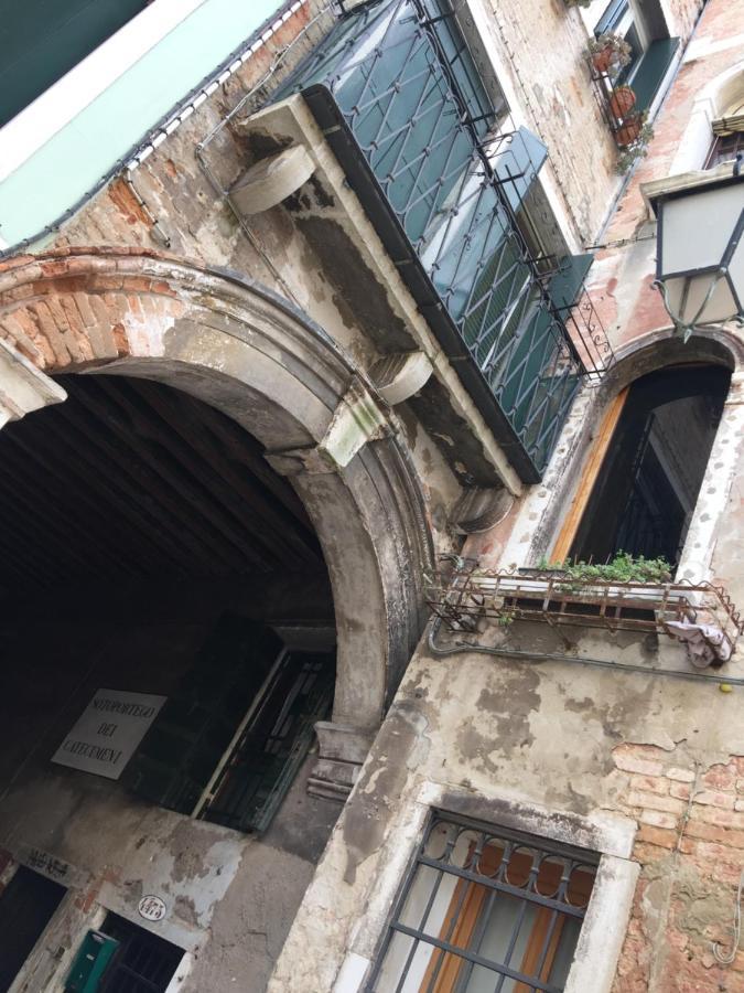 Отель The Wolf House Венеция Экстерьер фото