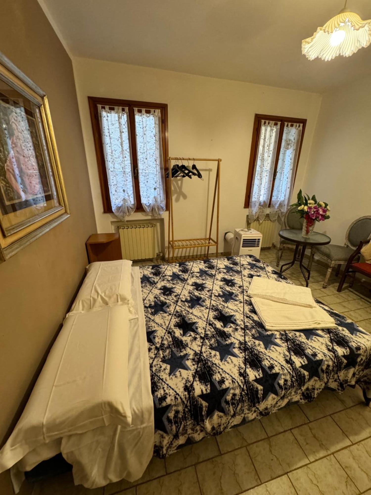 Отель The Wolf House Венеция Экстерьер фото